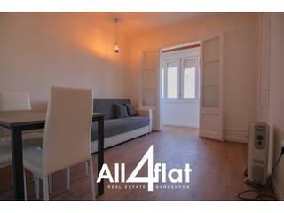 Location Appartement  Hostafrancs de sió. Piso de 50m2 en santsmontjuïc. dispone de 3 habitaciones dobles.