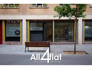 Lloguer Local Comercial  Cardener. Amplio local exterior en alquiler en la salut ideal para negocio
