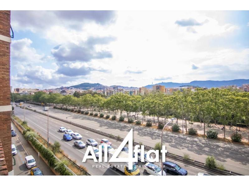 Foto 5884abc0-97ad-4972-a5f2-89da262884c9. Dúplex amb calefacció a Sant Andreu de Palomar Barcelona