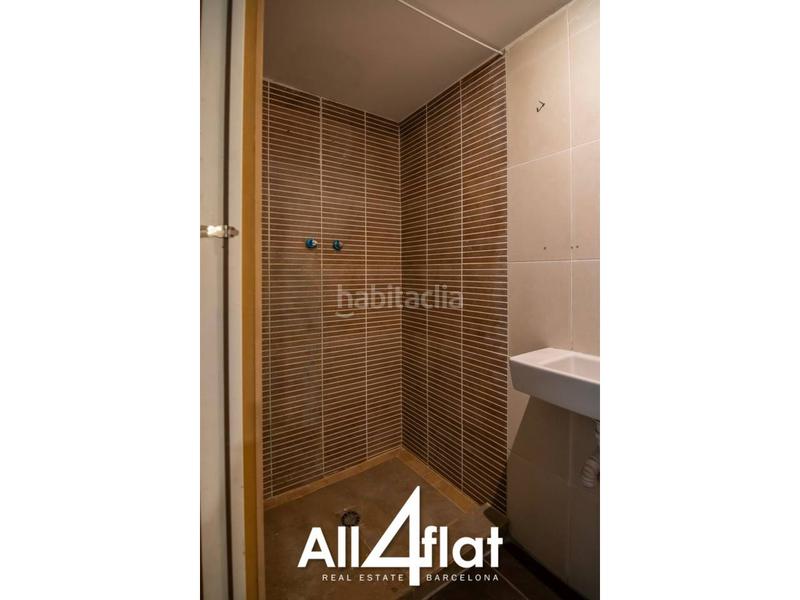 Foto 9627e3ff-38ec-4f50-9775-1796f86d2b75. Alquiler local comercial venta de local comercial en el Raval capital en Barcelona