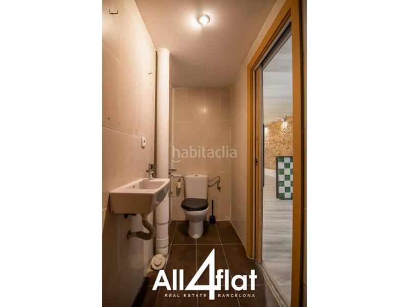 Foto c5674aa2-2cd0-48ea-bb09-c261c7493b90. Business premise in Raval Barcelona