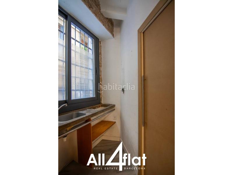 Foto f52d9610-4efa-41ea-9318-c45c7fc82423. Business premise in Raval Barcelona