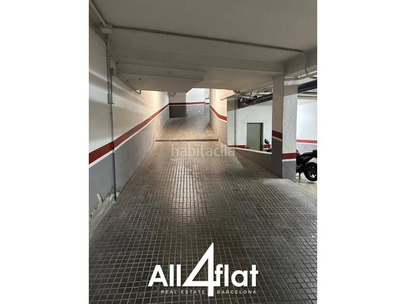 Foto 1bc964a7-d9bc-4af6-aa23-6af436f61715. Parking coche parking para moto funcional y accesible en el poblesec en Barcelona