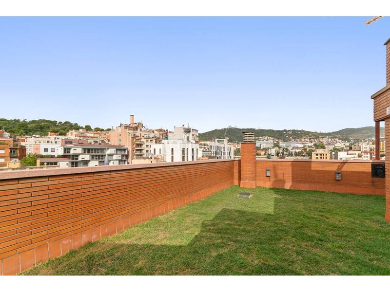 Foto 5234b76a-627b-4648-a574-3bdfe13c2c7a. Piso  en venta con vistas panorámicas y piscina en vallcarca en Barcelona