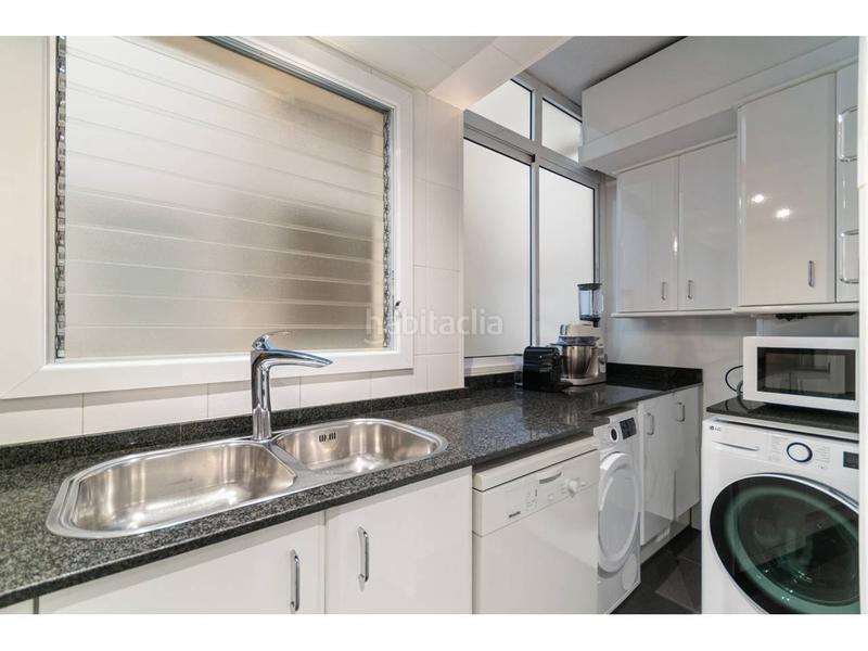 Foto f9e30017-53b7-403e-bd30-7a21b5d65b2e. Piso  en venta con vistas panorámicas y piscina en vallcarca en Barcelona