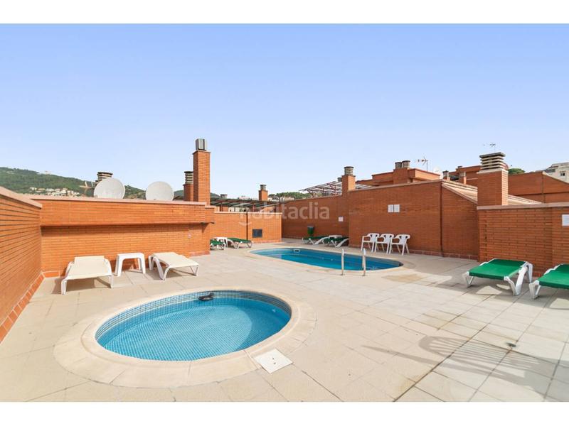 Foto fa2fb940-5a67-46fa-a740-08c7787bf618. Piso  en venta con vistas panorámicas y piscina en vallcarca en Barcelona
