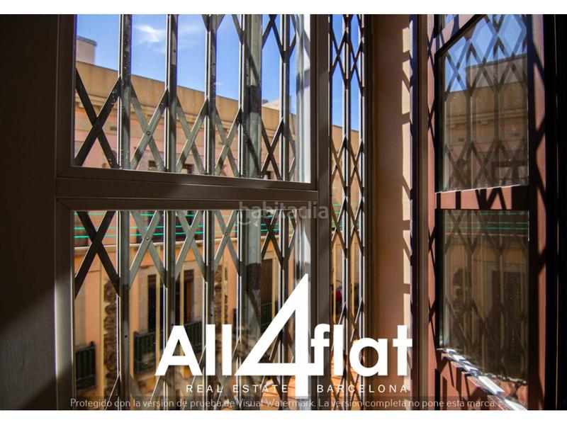 Foto d63373c9-c4ea-4f55-bfc2-311b9e62ce41. Attico con riscaldamento in Raval Barcelona