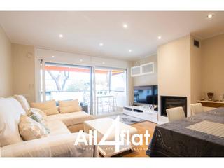 Lloguer Pis  Passatge tramuntana. Piso de 85m en castelldefels. 3 habitaciones, bastante soleado,