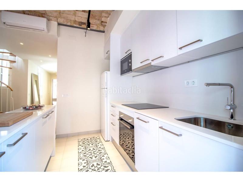 Foto 1e13aed7-0fb1-4007-87b9-9ff0407709c2. Affitto attico con riscaldamento in Raval Barcelona