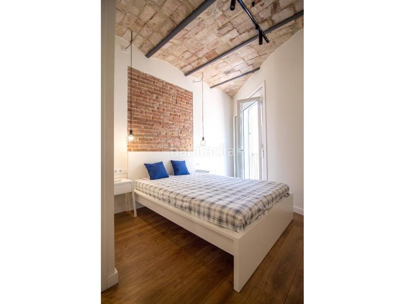 Foto 19ba3e53-7c90-4ab5-9c03-0c2222729ef9. Location attique avec chauffage dans Raval Barcelona
