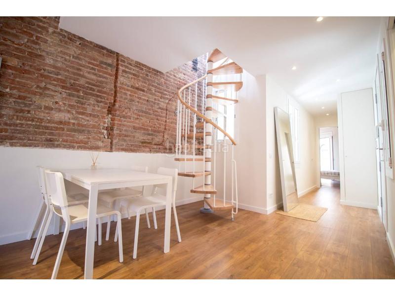 Foto 8cf31dcf-3403-4e96-997c-6f88e6170e51. Location attique avec chauffage dans Raval Barcelona