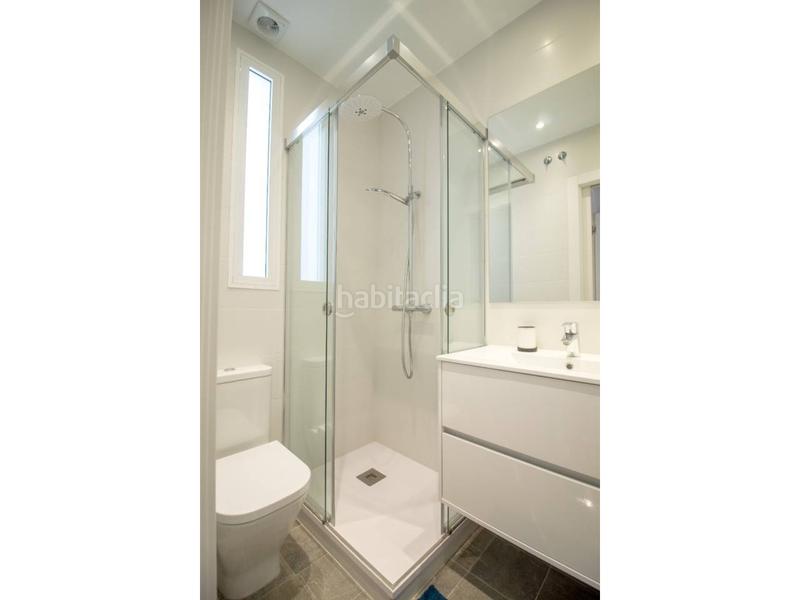 Foto bcf62a75-f1bd-4f0f-8f3b-d00f086bcf28. Location attique avec chauffage dans Raval Barcelona