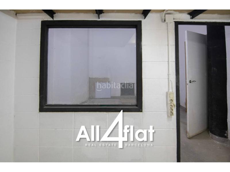 Foto 78f5b133-92db-48b0-a457-8d29bf92f268. Alquiler local comercial amplio local en planta baja en zona comercial dEl Clot en Barcelona