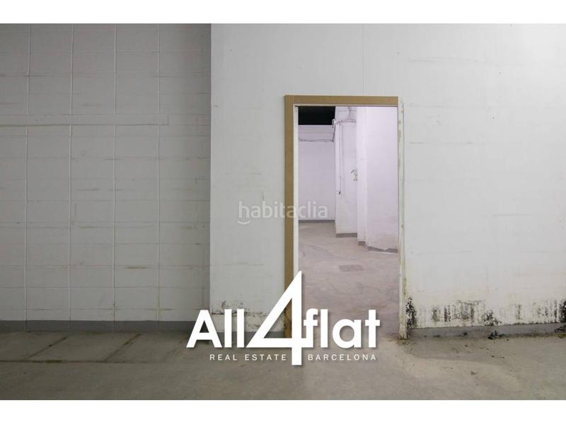 Foto a2d5a619-15d6-4590-acbb-2e628f2f470d. Alquiler local comercial amplio local en planta baja en zona comercial dEl Clot en Barcelona
