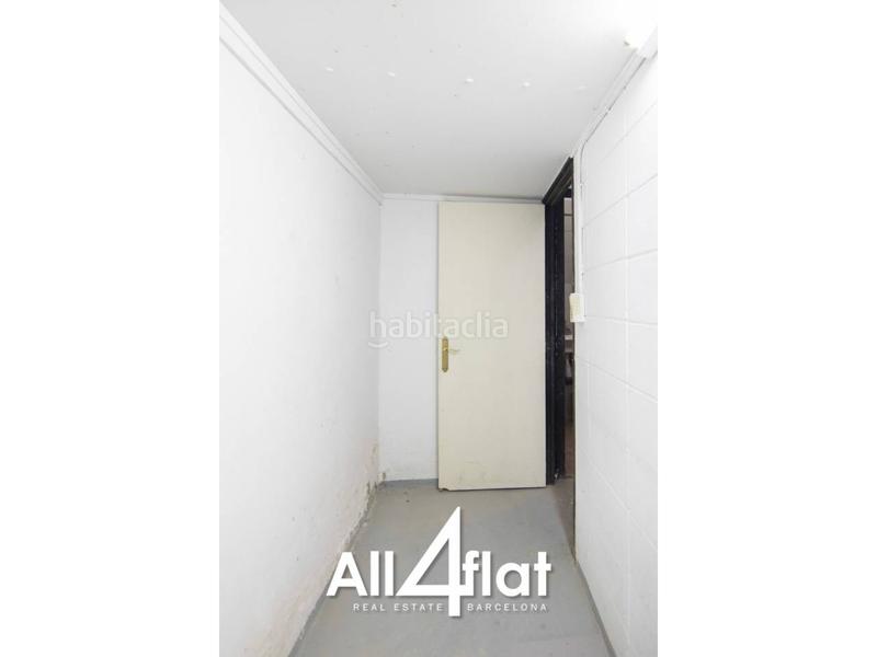 Foto a306c55d-056c-40ed-bb9b-9d75be652d28. Alquiler local comercial amplio local en planta baja en zona comercial dEl Clot en Barcelona