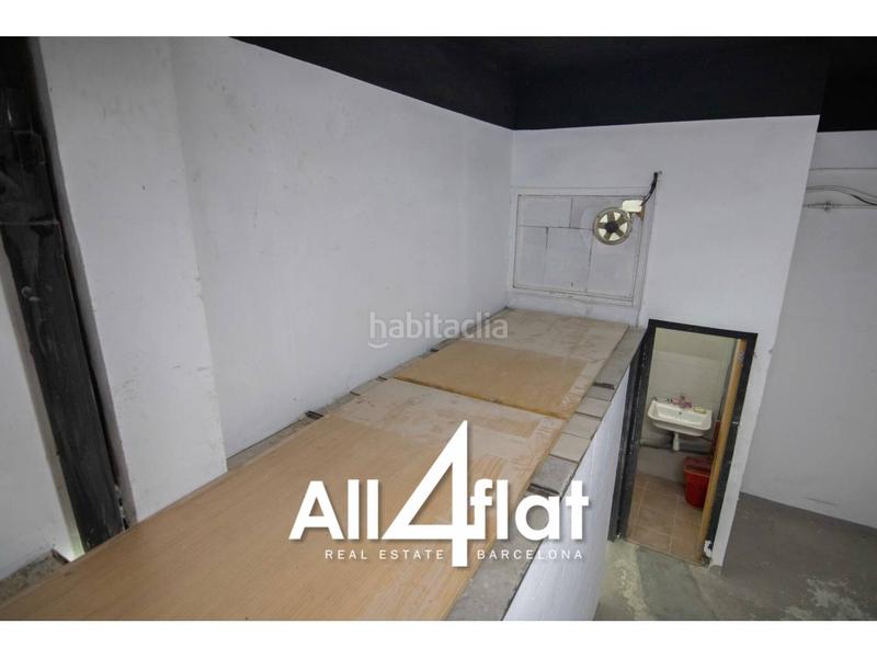 Foto af00d192-8c43-470c-b5c3-c44dd5409c1e. Alquiler local comercial amplio local en planta baja en zona comercial dEl Clot en Barcelona