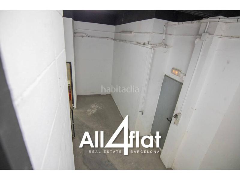 Foto c2a4af66-434c-47b5-9e4c-1608086e967f. Alquiler local comercial amplio local en planta baja en zona comercial dEl Clot en Barcelona