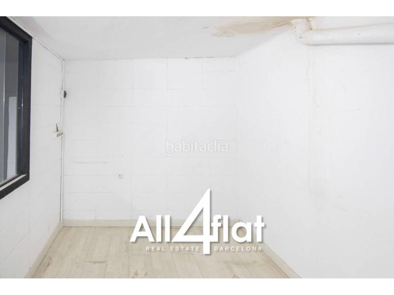 Foto f88ac3e6-1a0a-494c-b304-9bf98f0c303d. Alquiler local comercial amplio local en planta baja en zona comercial dEl Clot en Barcelona
