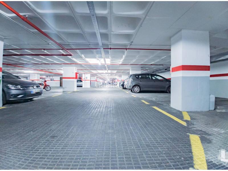 Foto 7bfc8efc-d041-44ac-b4a1-af8fa9c552df. Parking voiture dans L´Antiga Esquerra de l´Eixample Barcelona