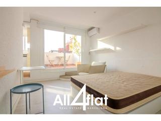 Rent Penthouse in Hostafrancs de sio 20. Atico iluminado con terraza privada en sants, loft reformado a e