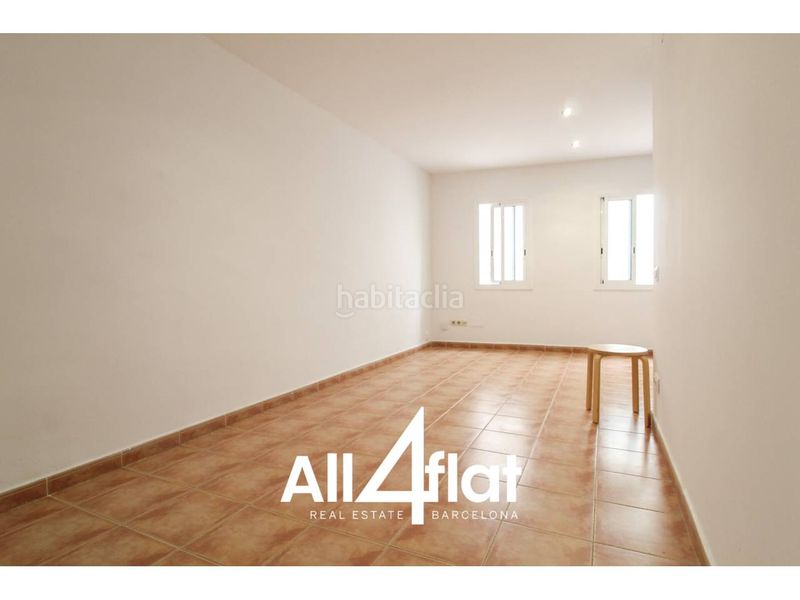 Foto f7a19cd9-e551-49ef-8601-322fb75bc28f. Loft a Raval Barcelona