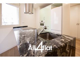 Flat  Calle creu coberta. Piso reformado en venta en hostafrancs