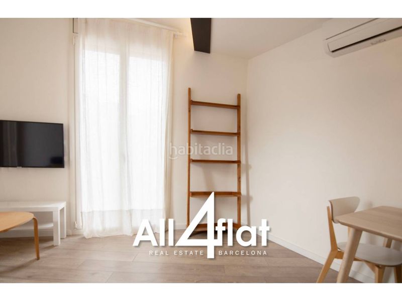 Foto ab12fc02-321f-42ee-b28d-28978a3b7868. Pis a Hostafrancs Barcelona