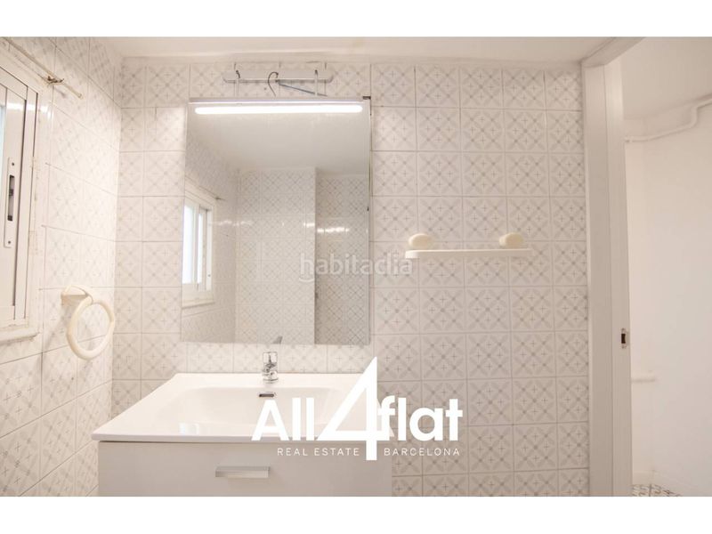 Foto 43a1201a-4bed-4a53-b6b3-ed4089eb7b91. Pis a Raval Barcelona
