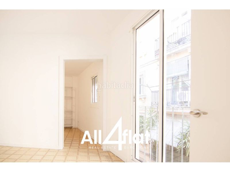 Foto a5120ff0-5b87-4641-bc59-f8529beeb03e. Pis a Raval Barcelona