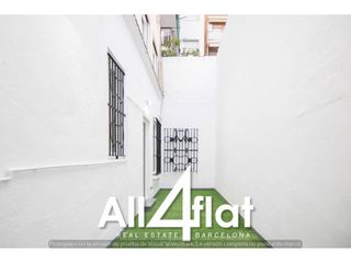 Flat  Calle hostafrancs de sio. Piso reformado en venta en el coraz�n de hostafrancs  con patio