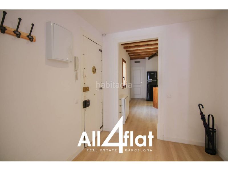 Foto f0220d24-7a61-4186-8501-b41149891743. Pis a Gòtic Barcelona