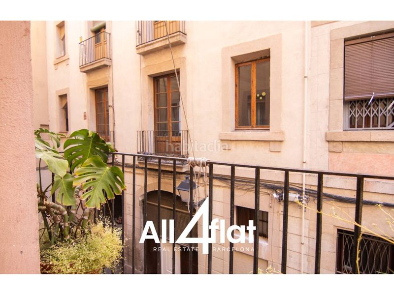 Foto 479c3e22-54b4-498d-b264-7828adb9ae80. Pis a Raval Barcelona