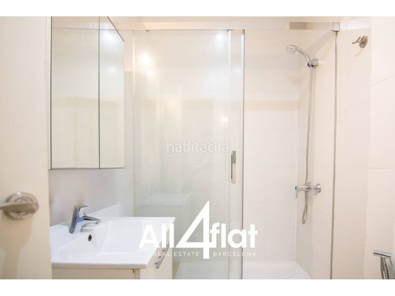 Foto a94d7cc4-8e22-4926-9729-e3387c6361b3. Pis a Raval Barcelona