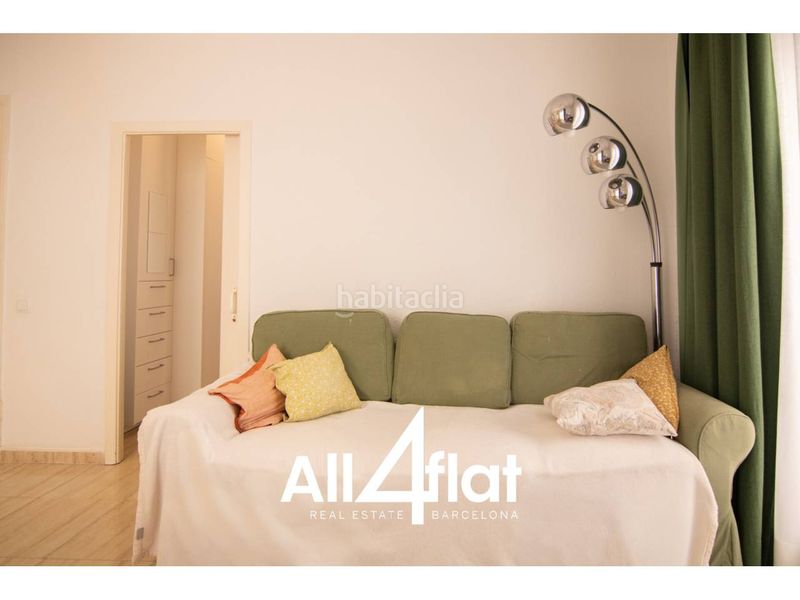 Foto ac58b27c-1077-4f95-884a-678586f4f917. Pis a Raval Barcelona