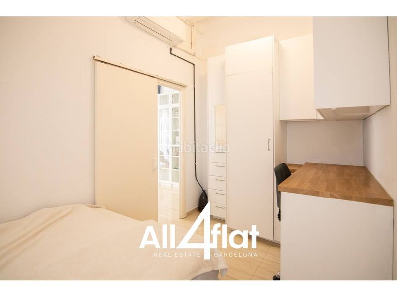 Foto d7679365-d514-4b2c-884a-96d17447a120. Pis a Raval Barcelona