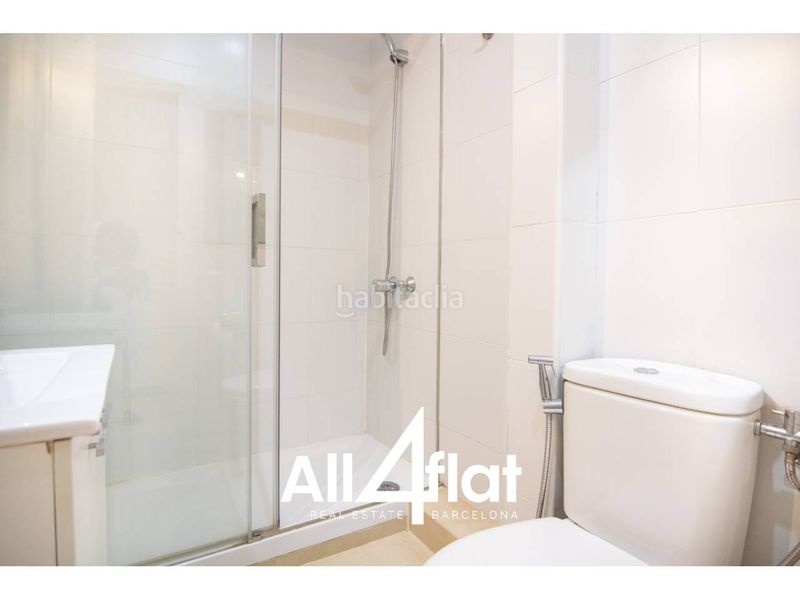 Foto e256287a-60b0-41a8-8f65-825b0fab300a. Pis a Raval Barcelona