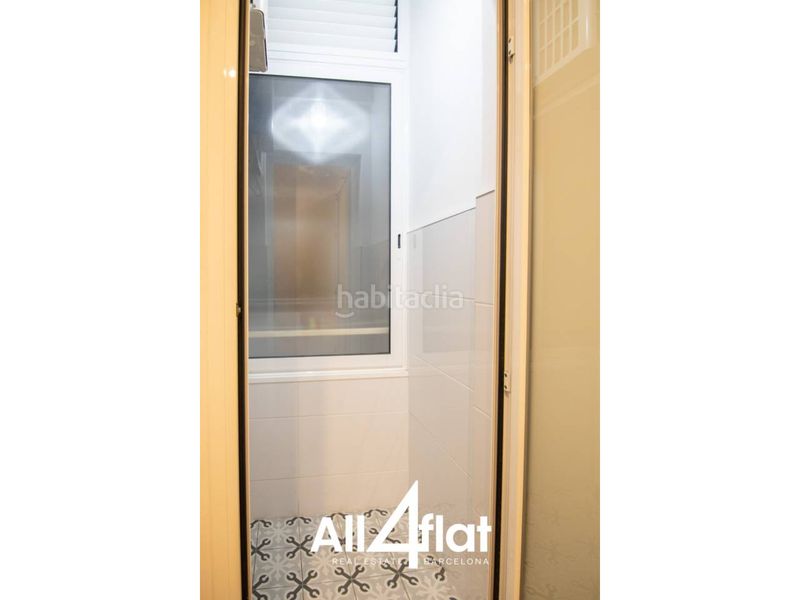 Foto c7e843e2-603d-4552-aa78-a671a41aa1c6. Pis a Sagrada Família Barcelona