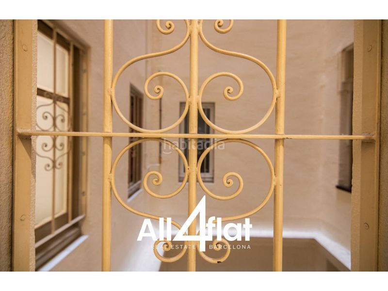 Foto f2badf96-9556-47f5-9251-a68a6998e735. Pis a Sagrada Família Barcelona