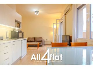 Miete Etagenwohnung  Calle parallel. Piso de 60 m en el eixample con dos habitaciones dobles, un ba�o