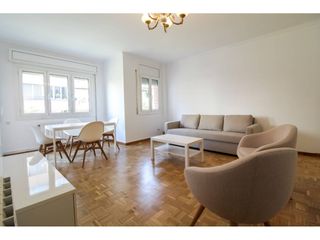 Alquiler Piso  Calle diputacio. Piso de 80m2 en la dreta de leixample con terraza, 4 habitacione