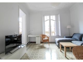 Rent Flat  Calle roger de lluria. Piso de 58m2 con reforma a estrenar. 2 habitaciones dobles. 1 ba