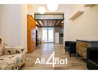 Lloguer Estudi  Calle traja. Duplex bajos de 82m2 con terraza, dos habitaciones dobles, recie