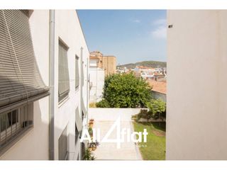 Miete Etagenwohnung  Calle doctor puig. Disfruta de una estancia cómoda en un entorno privilegiado  sitg