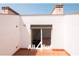 Miete Etagenwohnung  Calle doctor puig. Piso con terraza  disfruta de una estancia cómoda en un entorno
