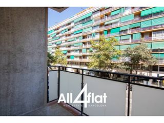 Miete Etagenwohnung  Avenida madrid. Piso reformado en alquiler en sants con 4 habitaciones, balc�n y