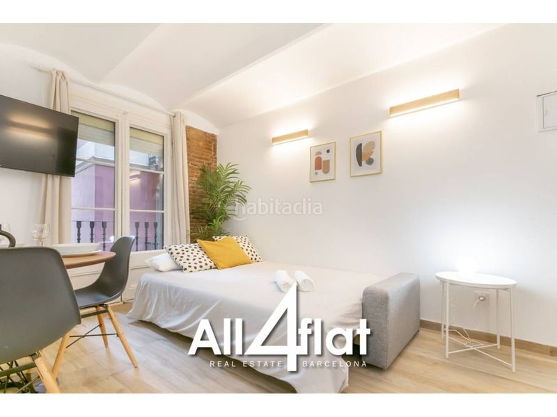 Foto 661a02b2-c285-4aea-aefb-134f392de45e. Pis a Raval Barcelona