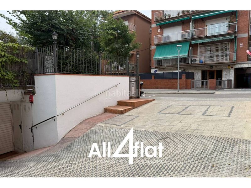 Foto bea82613-152f-45cd-86e5-c1b8662191b0. Aparcament cotxe a Horta Barcelona