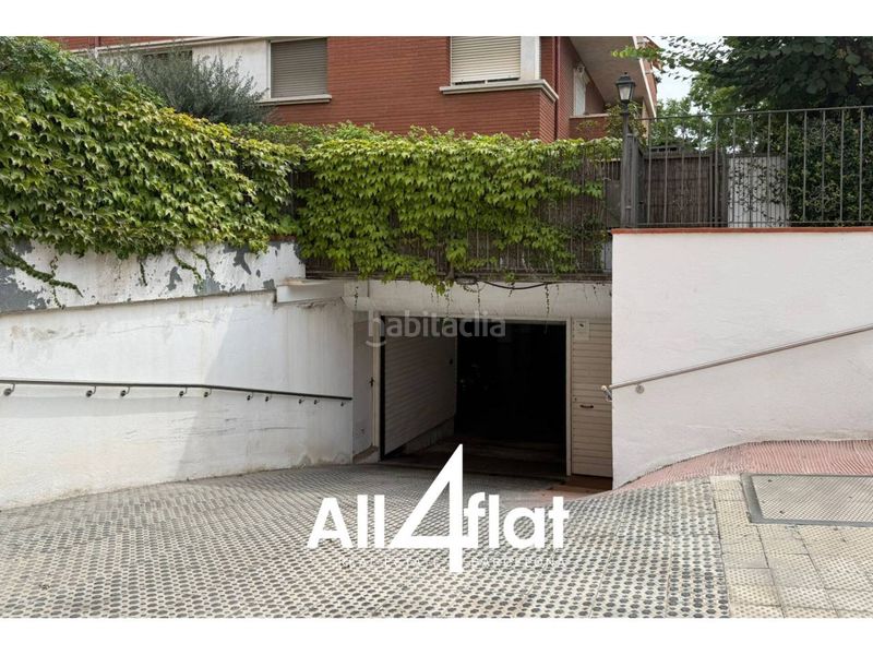 Foto d7f6f572-b36c-4d2e-a4e7-cdc8c1ead9ca. Aparcament cotxe a Horta Barcelona