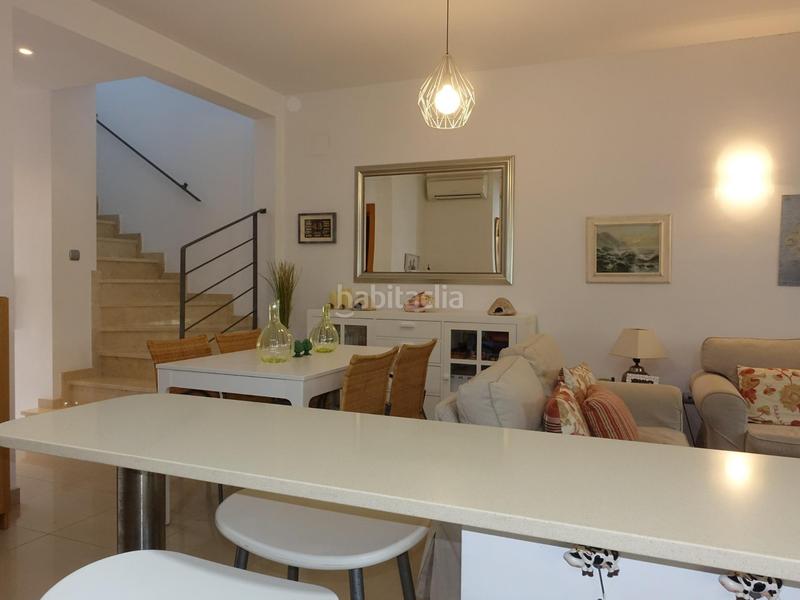 Foto f3b1b6a8-87ef-4a0f-a226-64ba63896d8f. Casa adossada amb calefacció aparcament piscina a Dénia