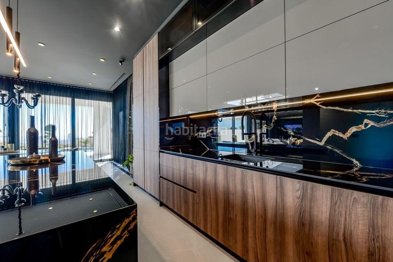 Foto 4dd4a21e-7119-493b-af30-923da88cf780. Xalet amb calefacció aparcament piscina a Via Parque Benidorm